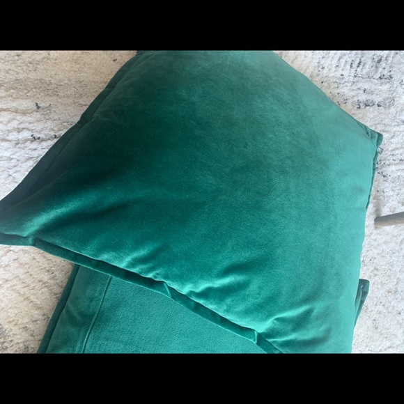 URBAN OUTFITTERS GREEN VELVET PILLOWS - Picture 5 of 8